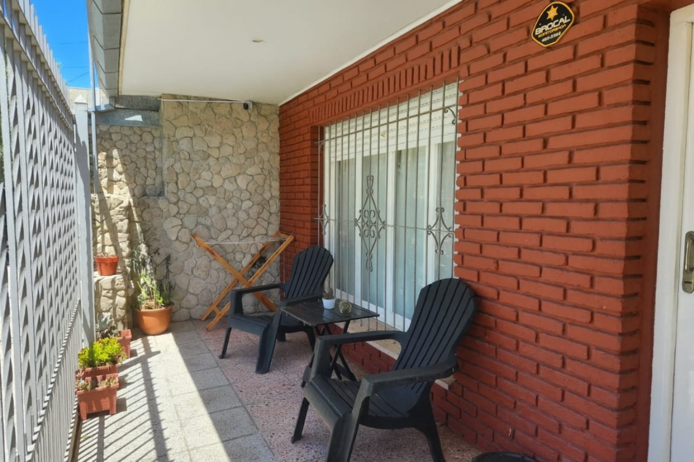 CASA EN BARRIO LOS PINARES / ALQUILER TEMPORADA / ¡ TU REFUGIO DE VERANO SOÑADO EN MAR DEL PLATA!