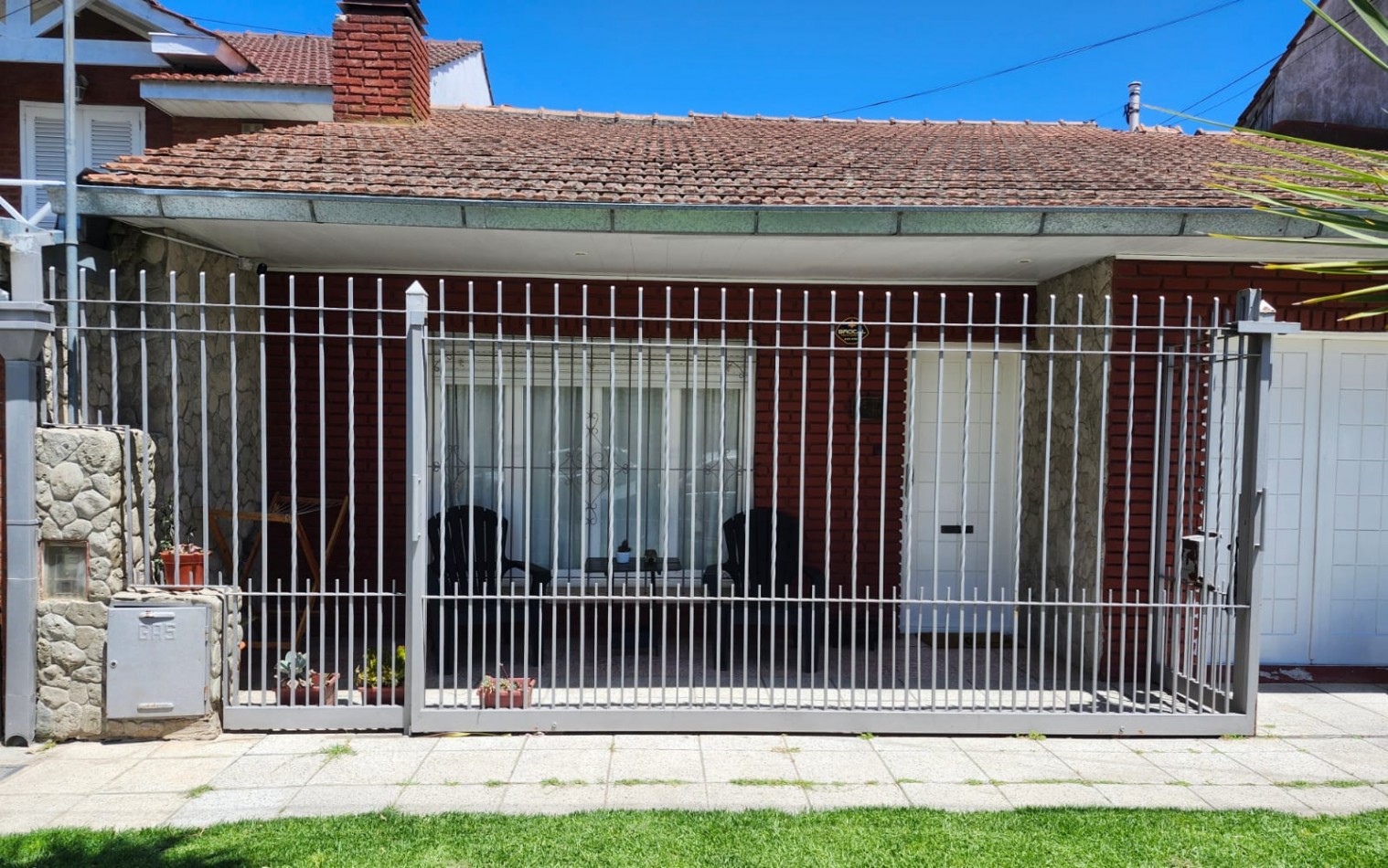 CASA EN BARRIO LOS PINARES / ALQUILER TEMPORADA / ¡ TU REFUGIO DE VERANO SOÑADO EN MAR DEL PLATA!