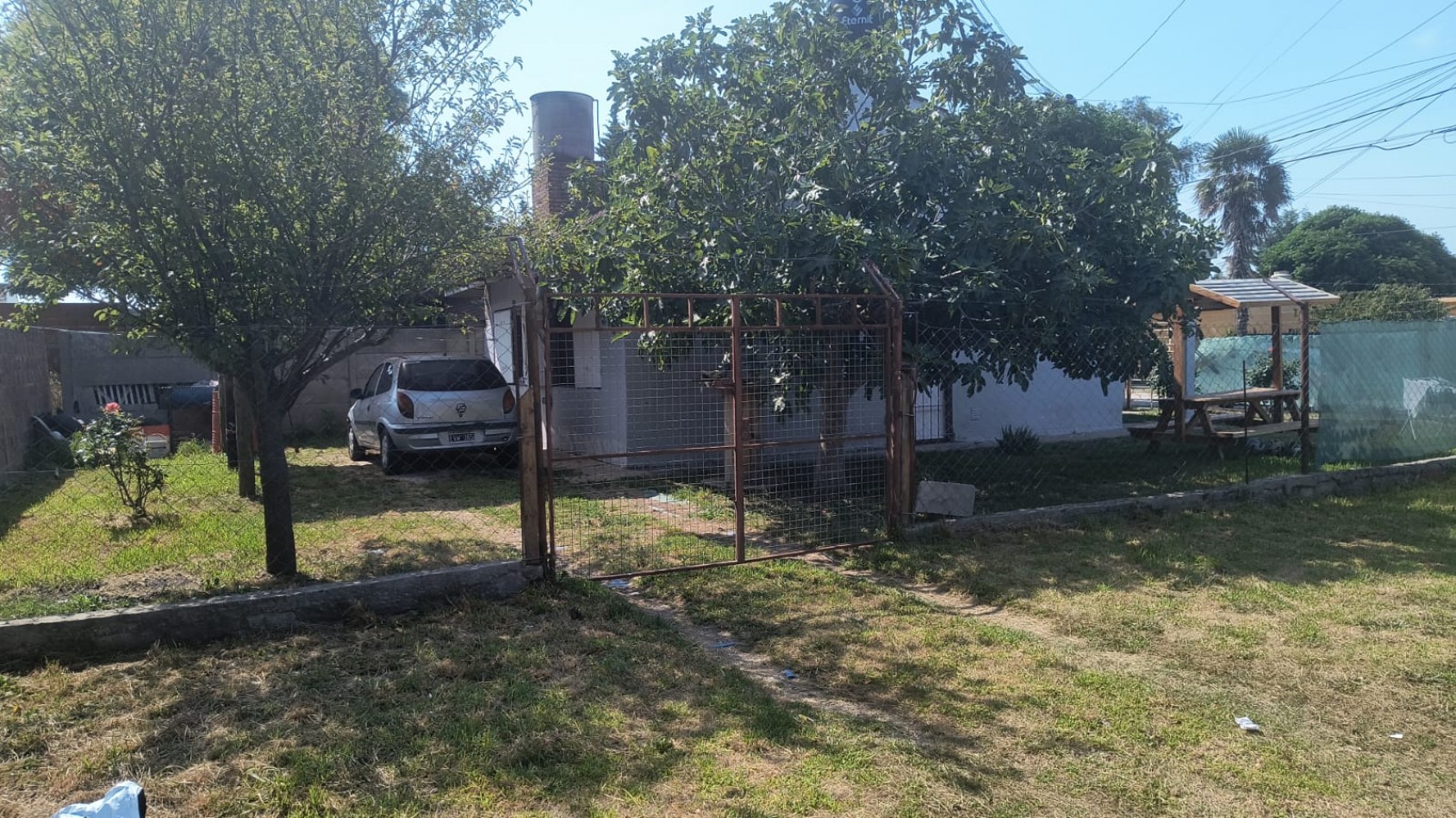 CASA TRES AMBIENTES / BARRIO BOSQUE ALEGRE