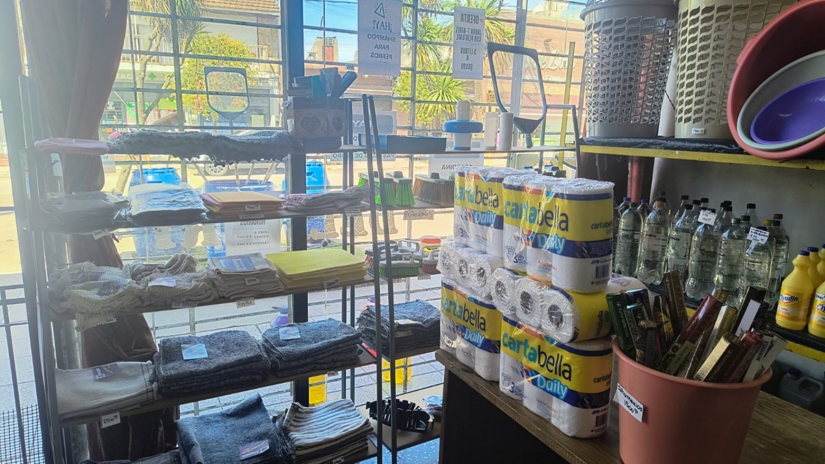 Fondo de comercio: Perfumeria y Limpieza / Sobre Calle Cerrito y Rosales. / Barrio Cerrito San Salvador.